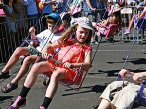 Yarraville Festival: Thousands have fun in the sun