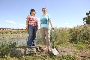 Friends meet to mulch