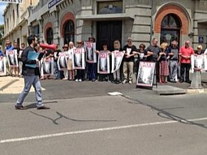 Williamstown pub protesters target buyers