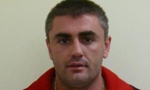 Maribyrnong Detention Centre: Police hunt for two escapees