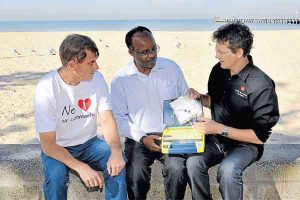 Defib delivery a potential life saver for Hobson Bay clubs