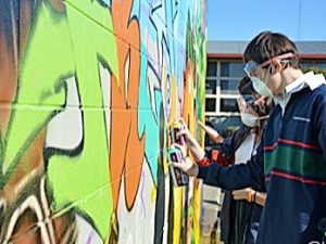 Western high school students paint a healthier picture