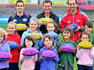 Western Bulldogs program lets girls get a kick out of footy