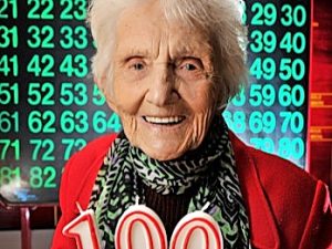 Altona RSL bingo fan Nell King hits the jackpot