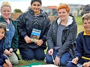 Williamstown: Landcare delegates check out Hobsons Bay