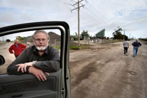 Dusty Brooklynites call for closure of road