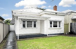 Period pleaser near lake