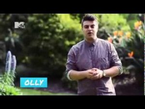 Volunteer Olly in full voice to make a difference for young / Video