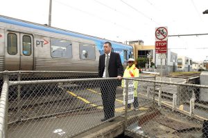 Call to keep Williamstown North level crossing