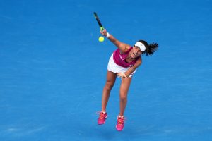 Konta, Kerber in grand slam final bid
