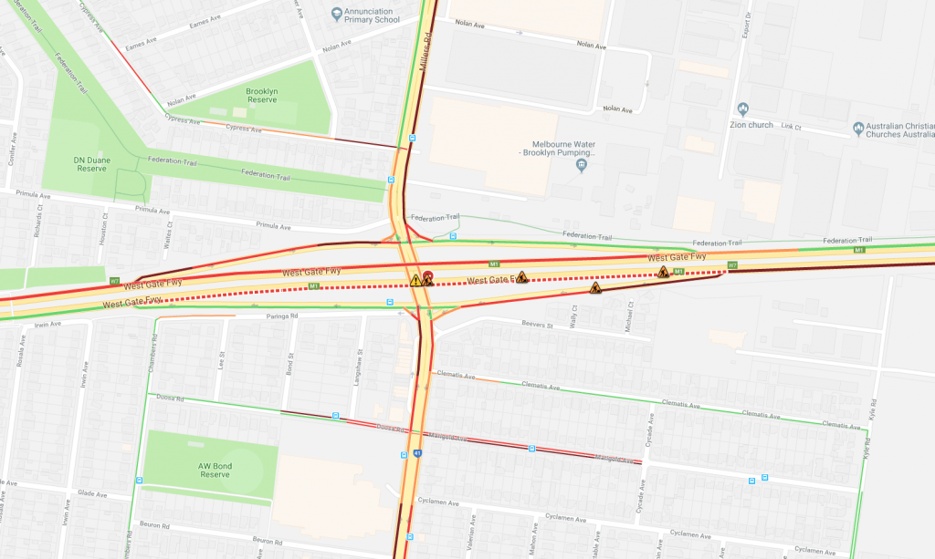 Freeway closed after smash at Altona North | Maribyrnong & Hobsons Bay