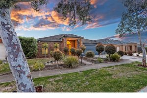Pristine haven: 14 Eildon Avenue, Manor Lakes, 3024