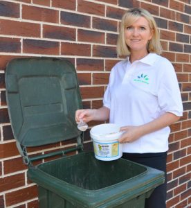 Put the lid on smelly bins