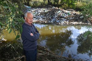 Rubbish bottleneck at Kororoit Creek