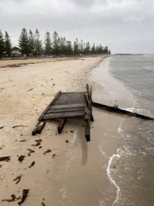 Altona pier breaks in wild weather