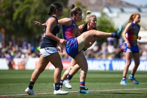 Ellie Blackburn to lead Bulldogs AFLW again in 2022