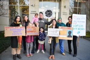 Councillors hold firm on weekly bin collection