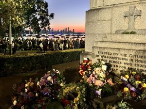 Honouring Anzacs at dawn