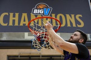 Gators skipper stands up