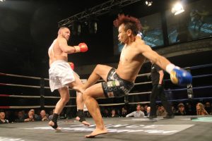 Bunjaku battles through