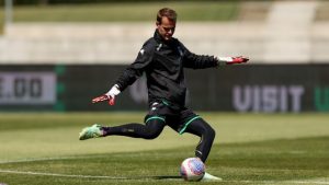 Sutton extends contract with United