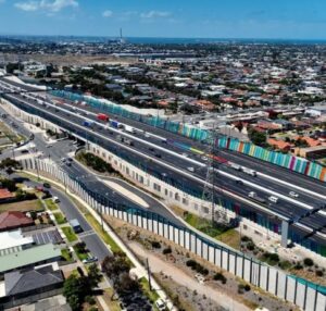 Freeway lanes to close overnight