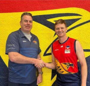 Hoskin-Elliott joins Eagles