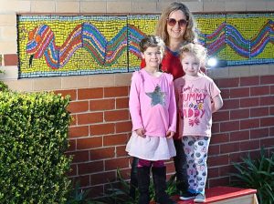 Kinder children create mosaic snake