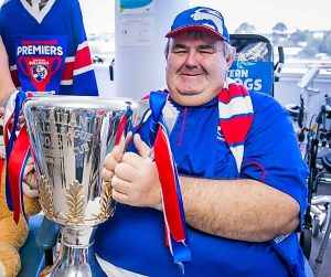 Stalwart Bulldogs fan David Porter raises premiership cup
