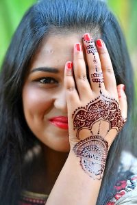 Artist keeps her hand in