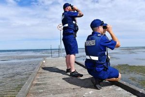 Dive team patrols waters for abalone poachers