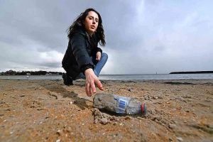 Call to ban plastic on beaches and in parks